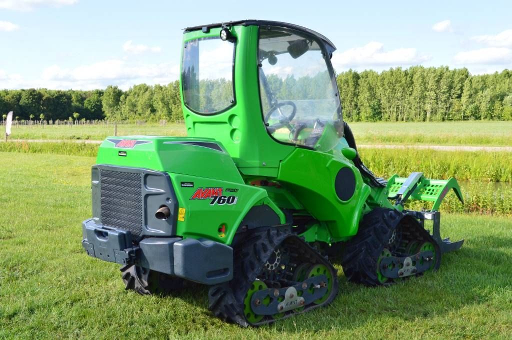 Avant 760i Trax Kniklader/Shovel