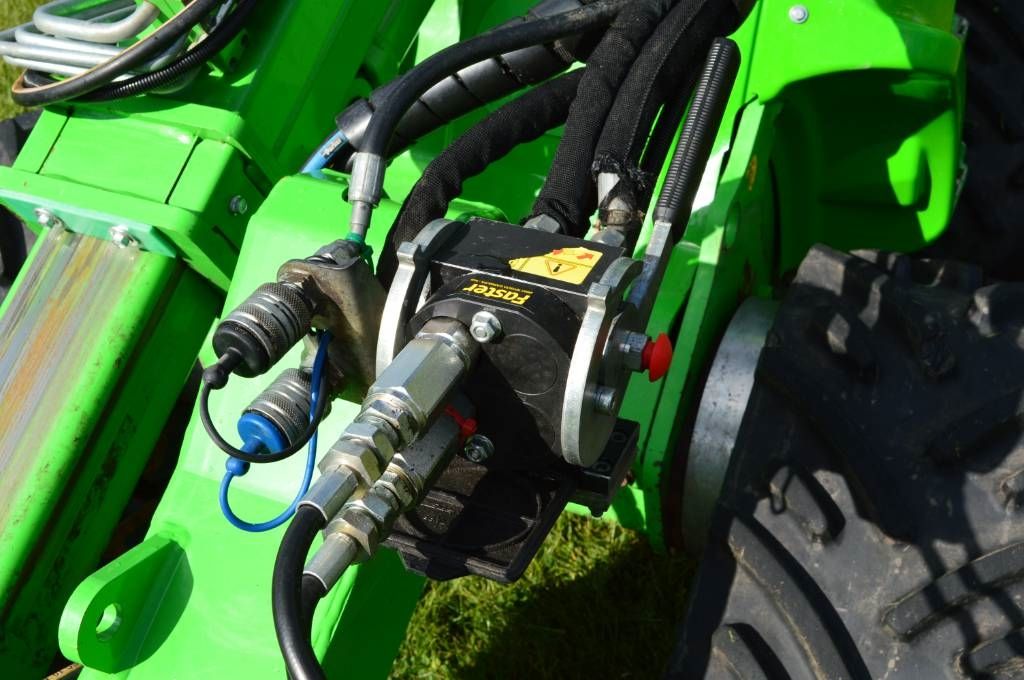 Avant 760i Trax Kniklader/Shovel
