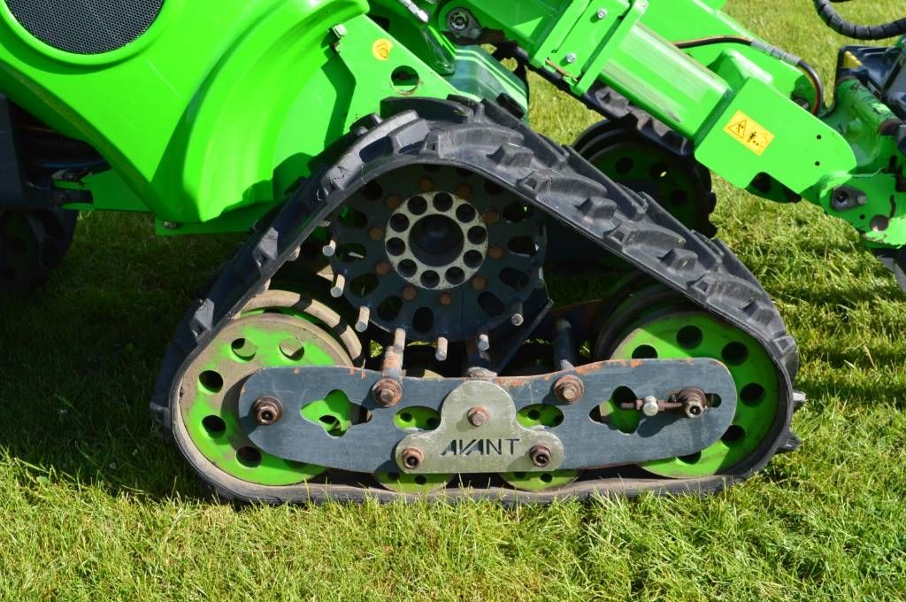 Avant 760i Trax Kniklader/Shovel