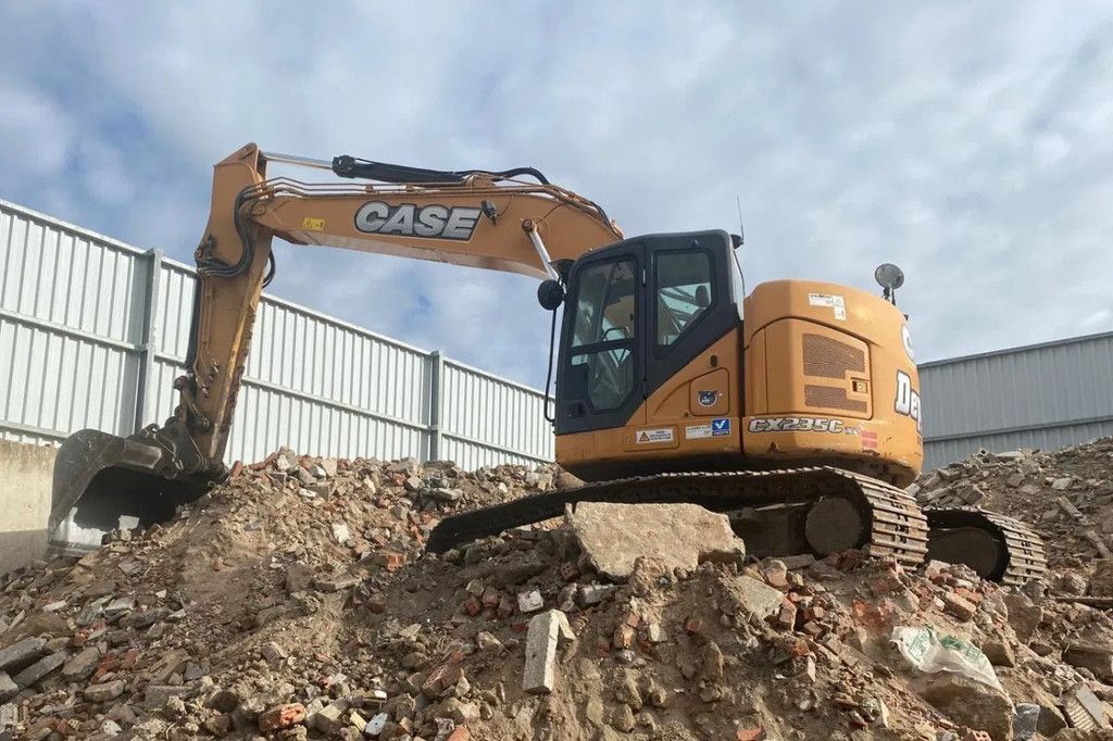 Case CX235C