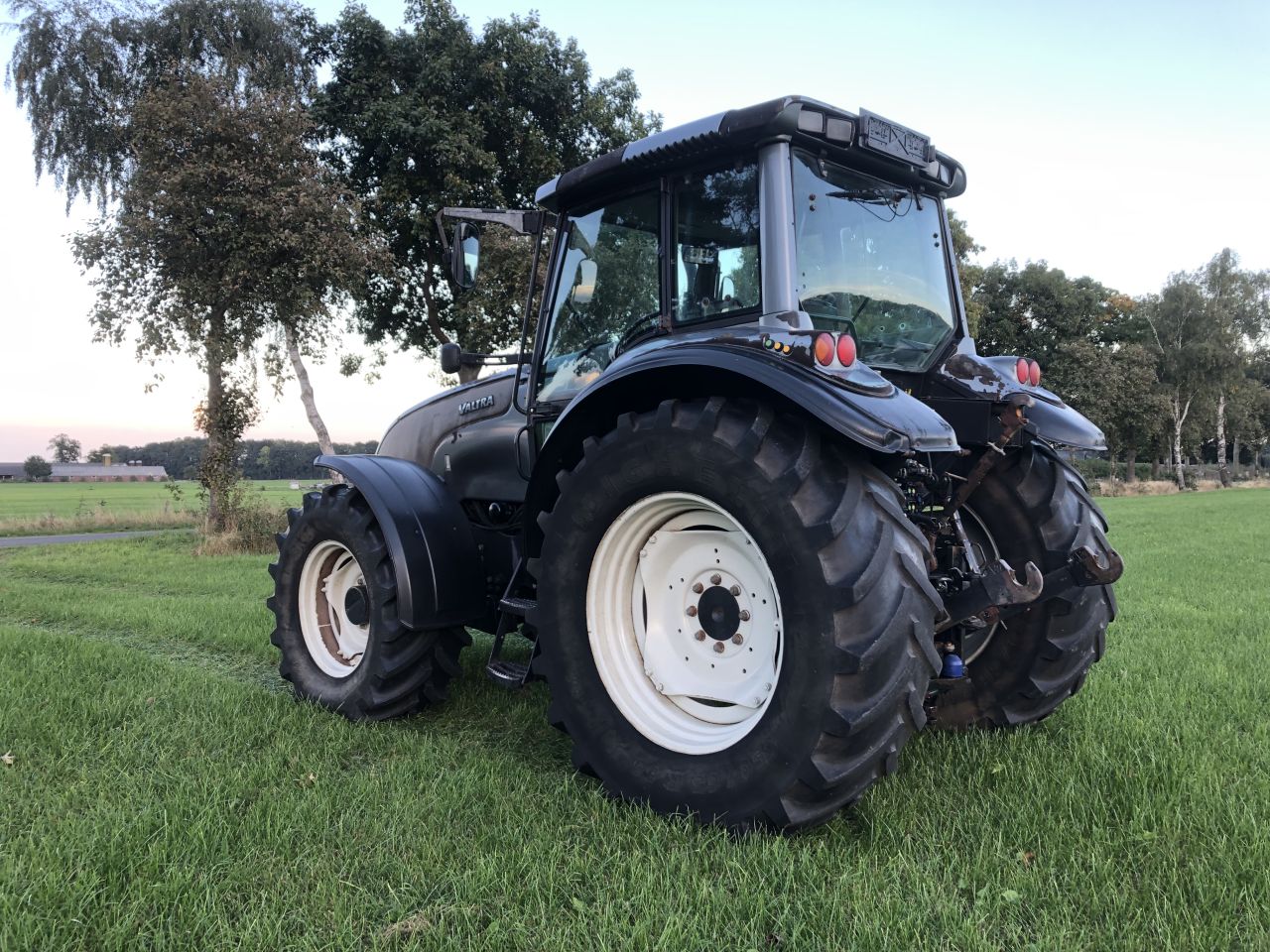Valtra M120 tractor trekker