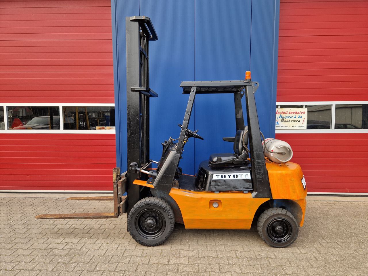 TOYOTA FG25 HEFTRUCK LPG 2.5 TONS MET SIDESHIFT EN FREELIFT