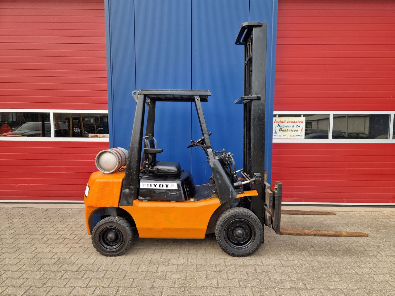 TOYOTA FG25 HEFTRUCK LPG 2.5 TONS MET SIDESHIFT EN FREELIFT