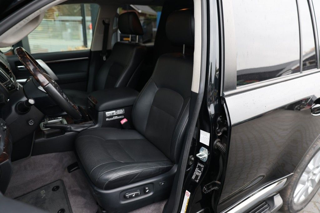 Toyota Landcruiser V8 4.5 D EXECUTIVE A/T VAN