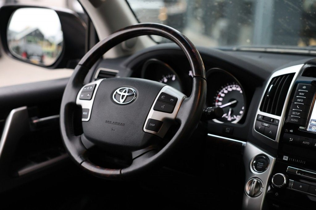 Toyota Landcruiser V8 4.5 D EXECUTIVE A/T VAN