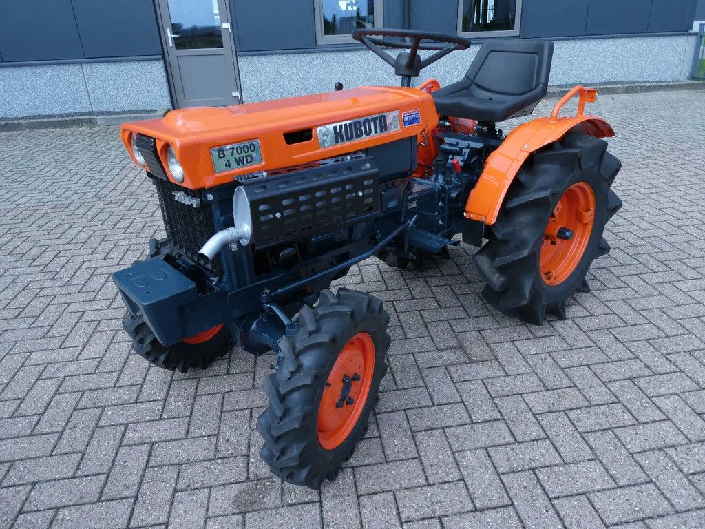 Kubota B7000 4wd / Koopje