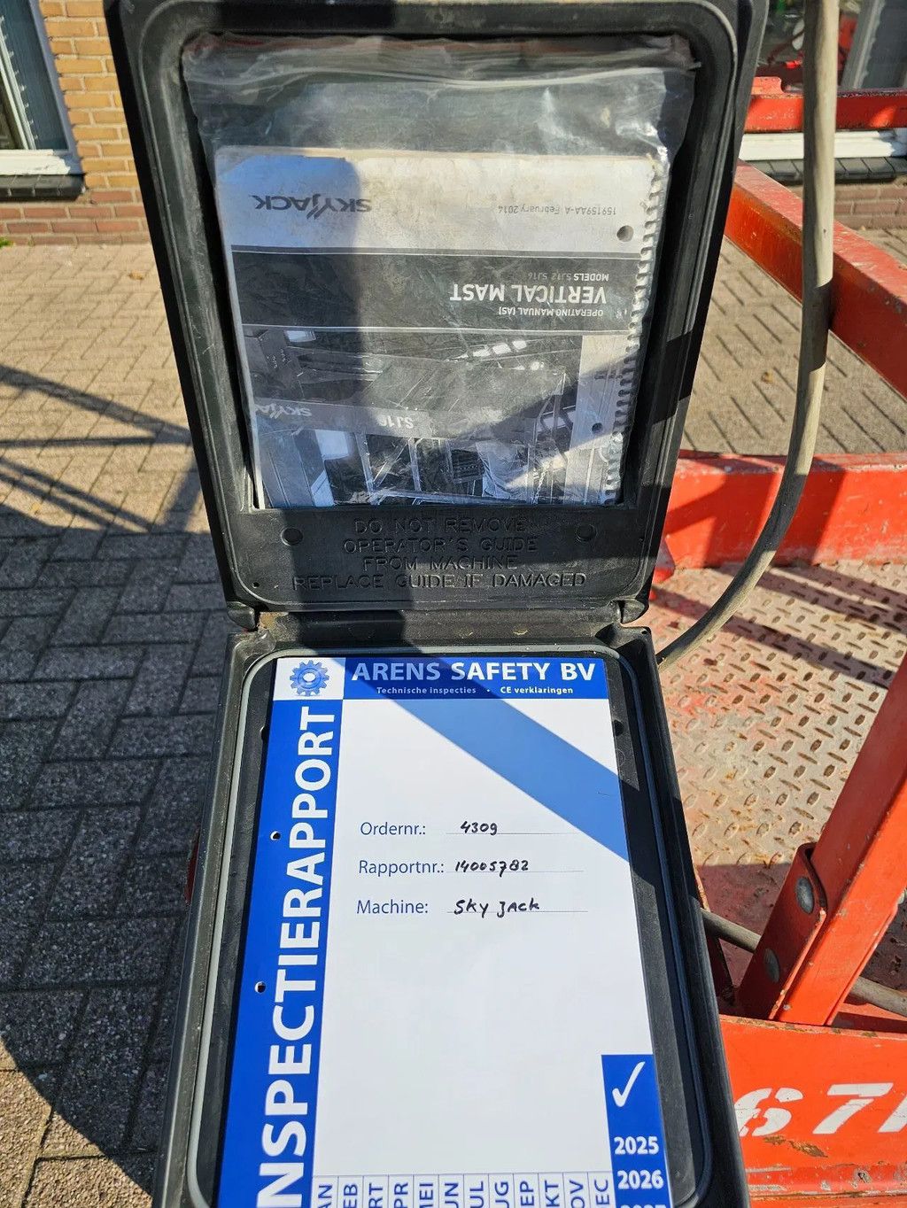 Skyjack Sj12 mast hoogwerker met boek schaarlift