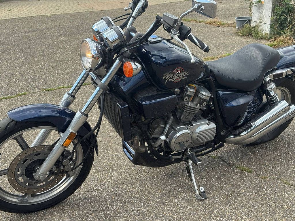 Oldtimer-Motorrad Honda Magna VF750C Benzin 1988 (Marge)