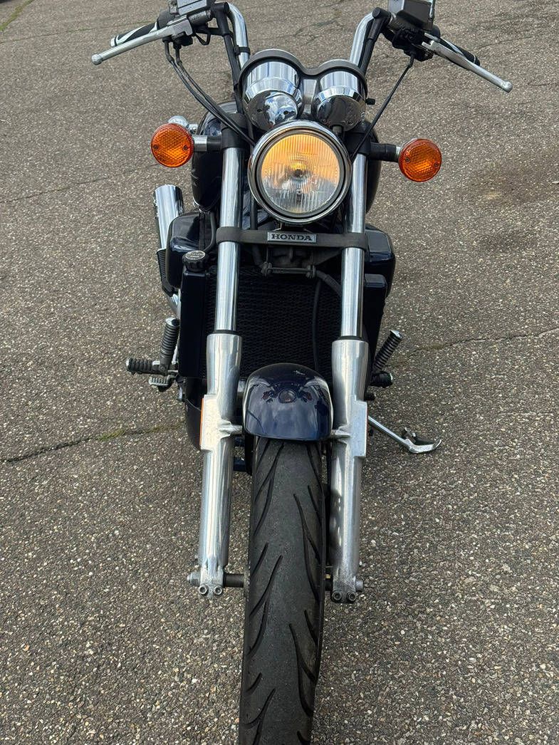 Oldtimer-Motorrad Honda Magna VF750C Benzin 1988 (Marge)