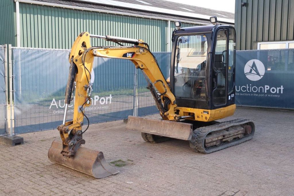 Raupenbagger Caterpillar 302.7D Diesel 2012