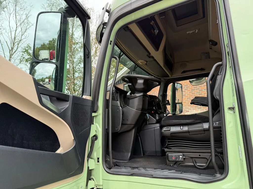 Mercedes-Benz Actros 1842 4X2 Streamspace Side skirts 2x tank NL Truck