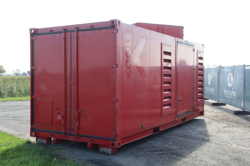 Closed semi-trailer NETAM-FRUEHAUF ANCR 20-110A 1992 + Container VACU-PAK asbestos processing