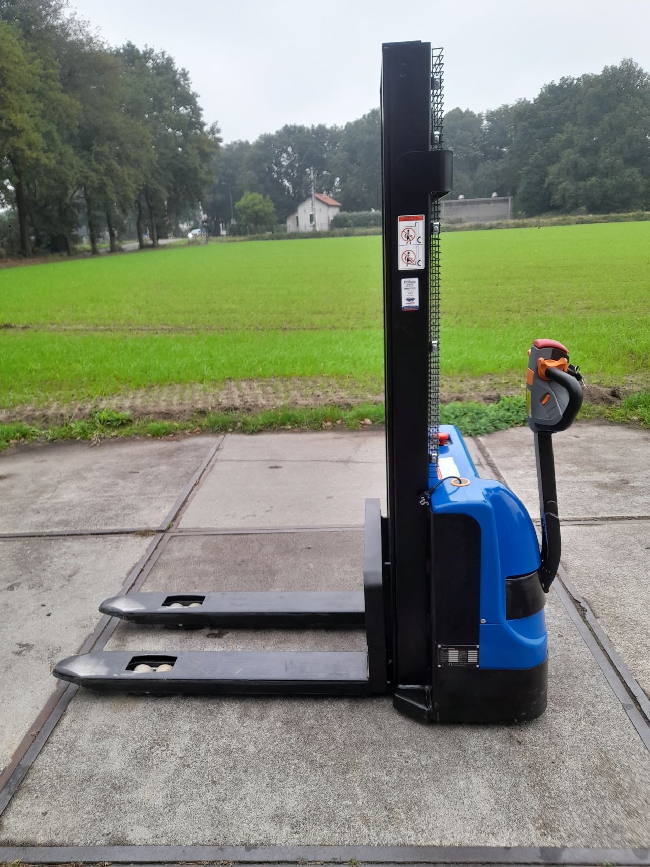 Solidhub stapelaar 3 meter hefhoogte ZGAN