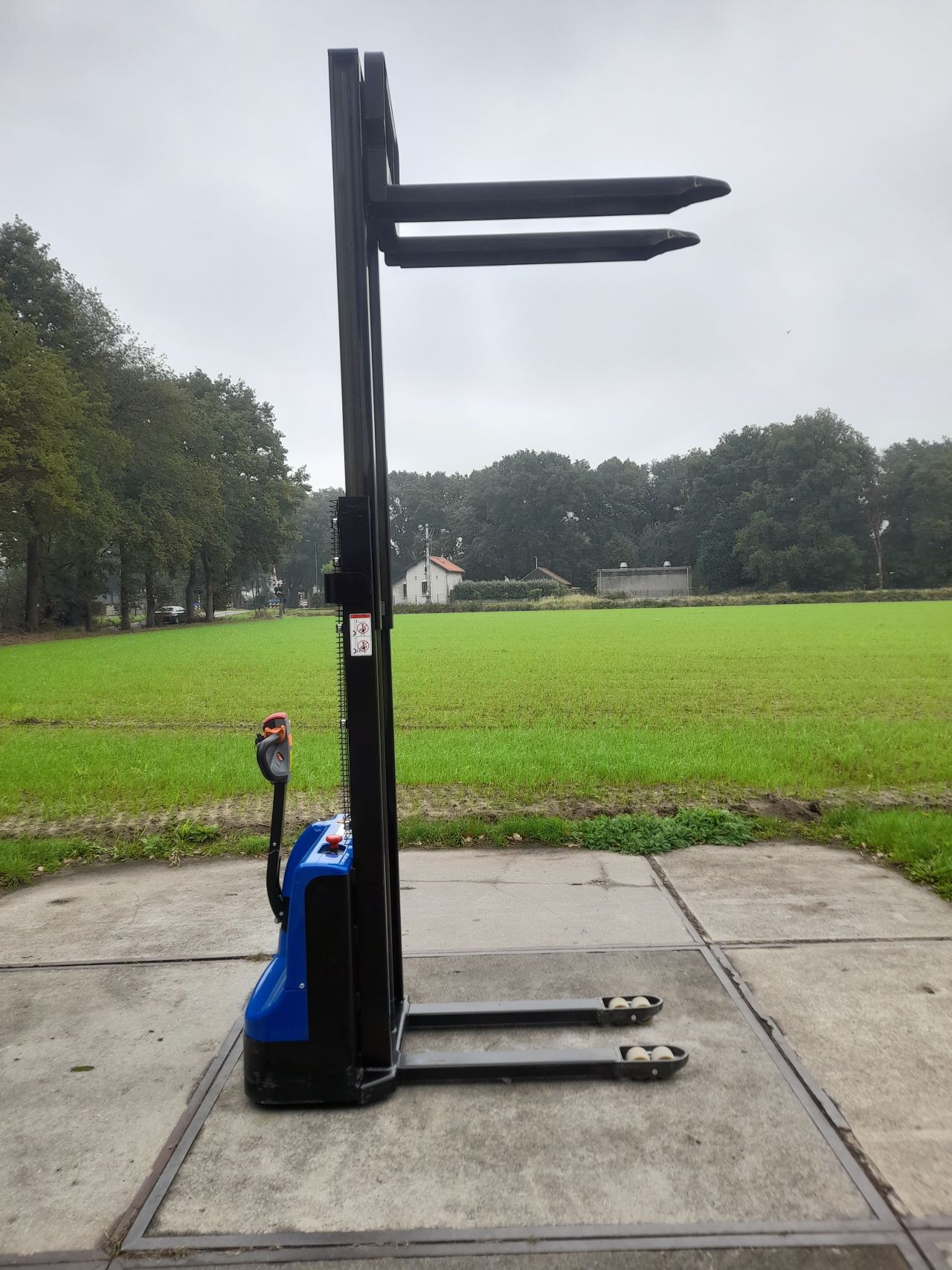 Solidhub stapelaar 3 meter hefhoogte ZGAN