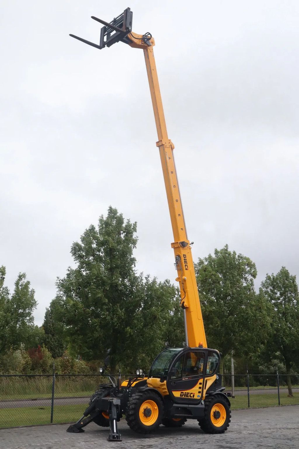 Dieci RUNNER 40.13 | HYDR. FORKS | LOW HOURS