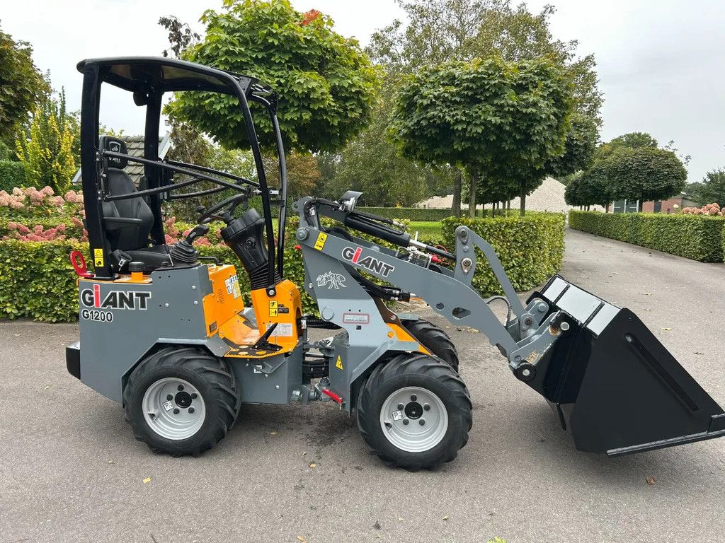 Giant G1200