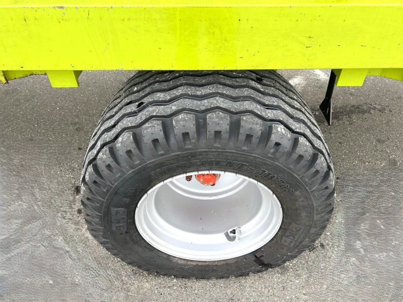 Claas Sprint 330 U in einem guten Zustand und mit neuen 19-er Breitrei