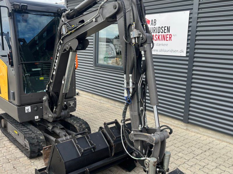 Volvo EC20E Tiltman, centralsmørring og skovlpakke.