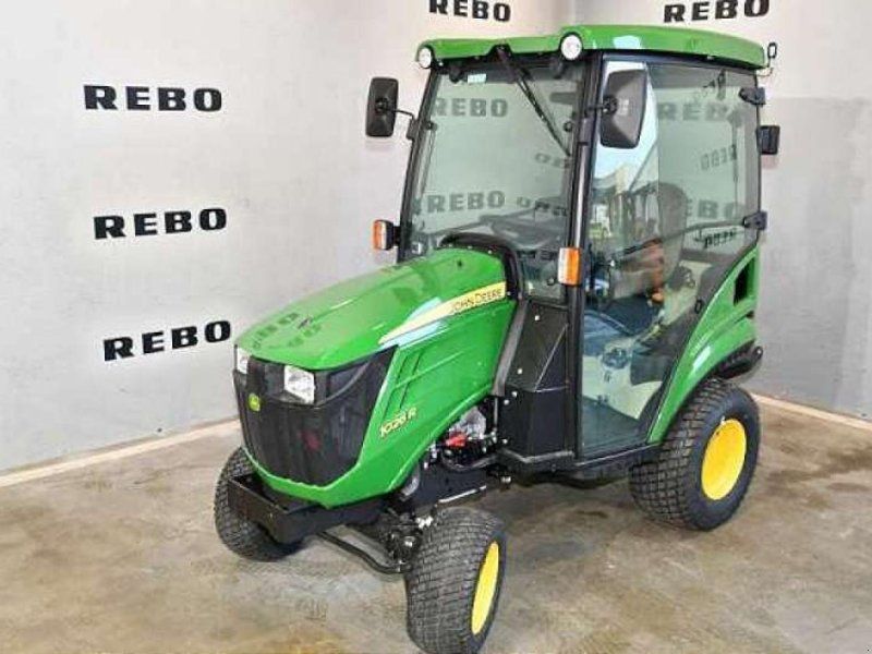 John Deere 1026R TRAKTOR