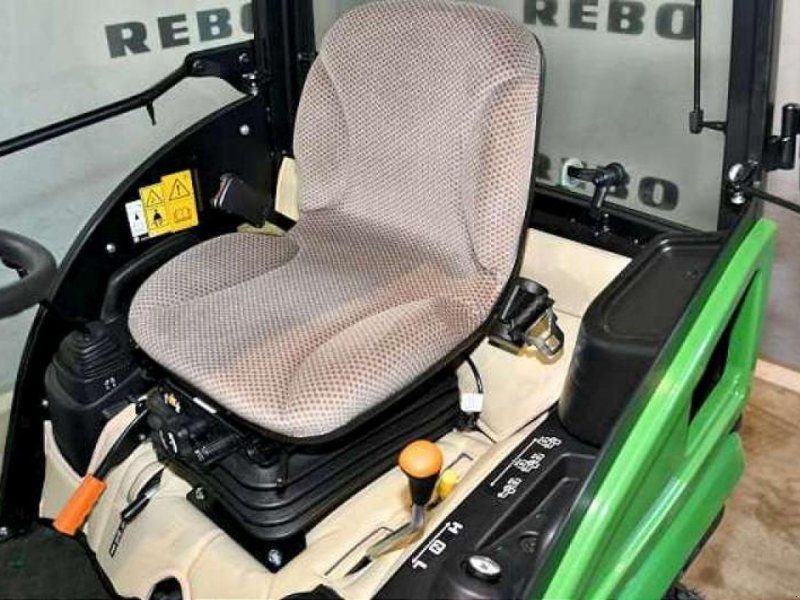 John Deere 1026R TRAKTOR