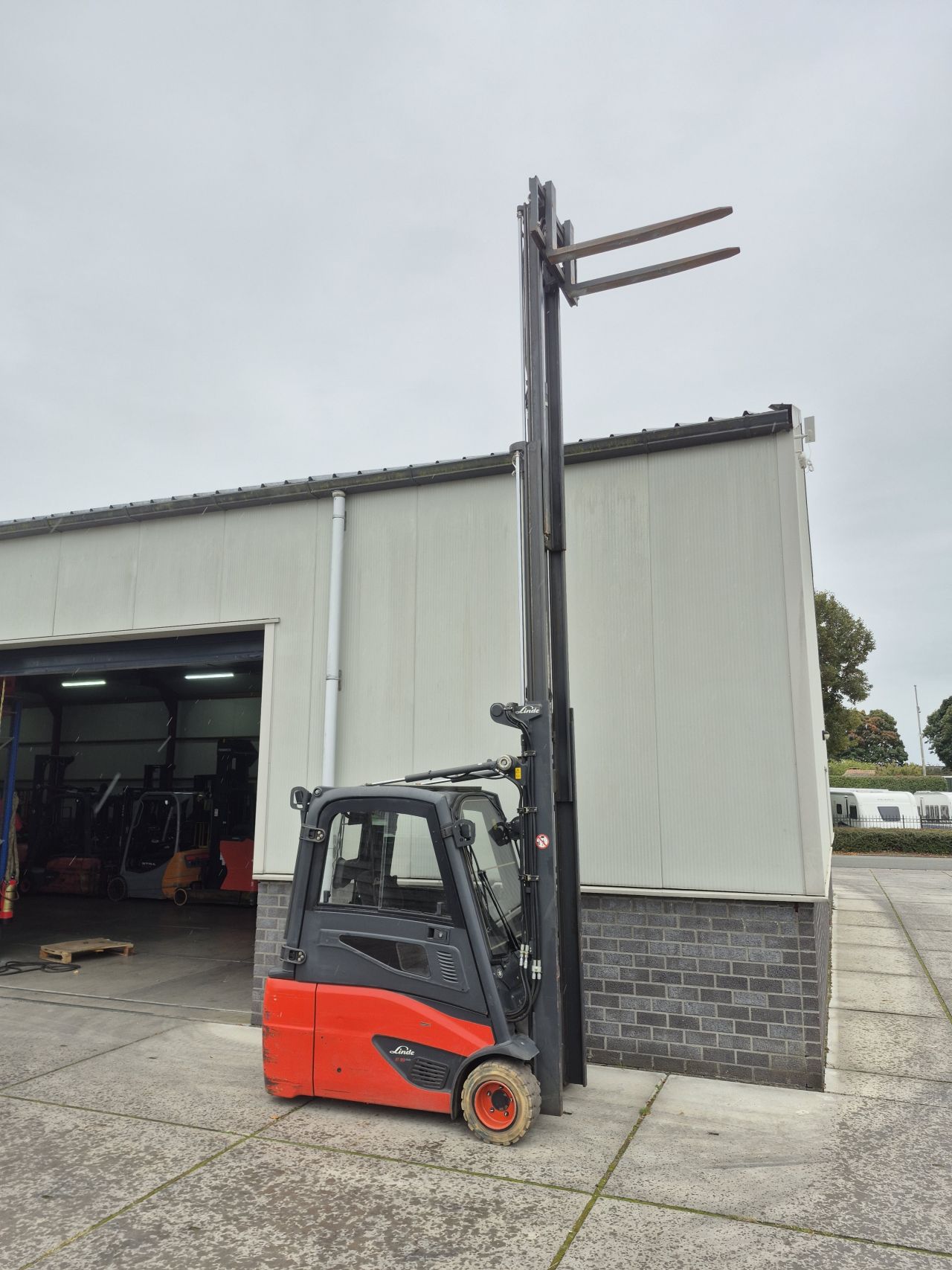 Linde E18L-02 triplex sideshift 5.470 mm bj 2015 7727 uur