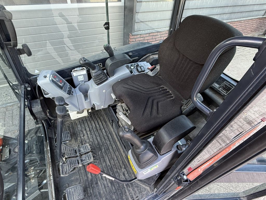 Kubota KX027 HI-SPEC minigraver BJ 2024 590 uur