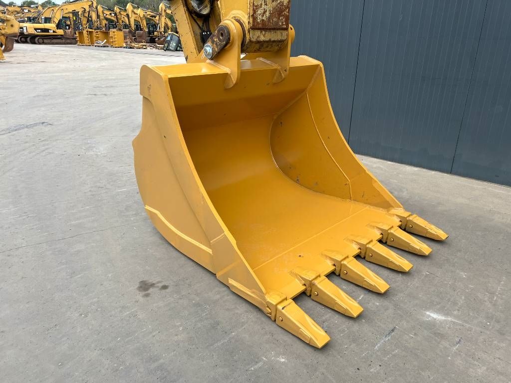 CAT 330F L