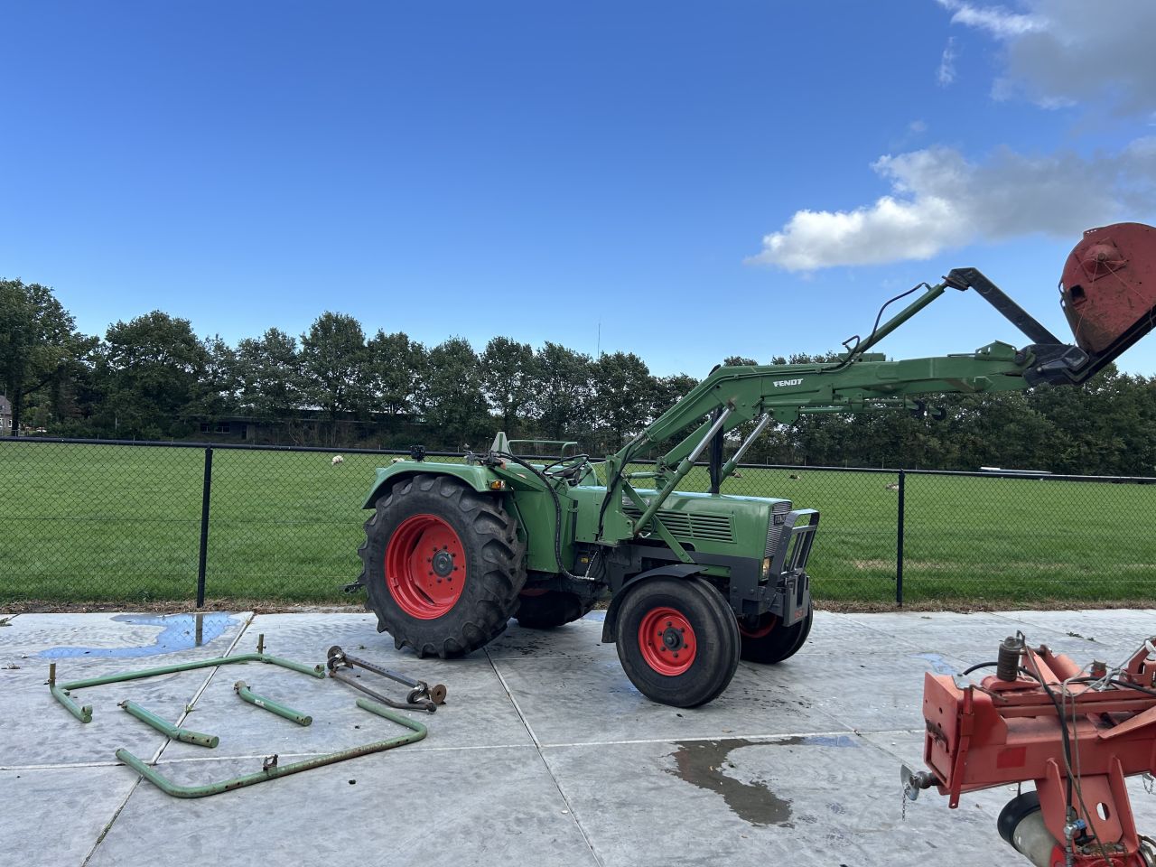 Hele mooie fendt 104S met voorlader (marge)