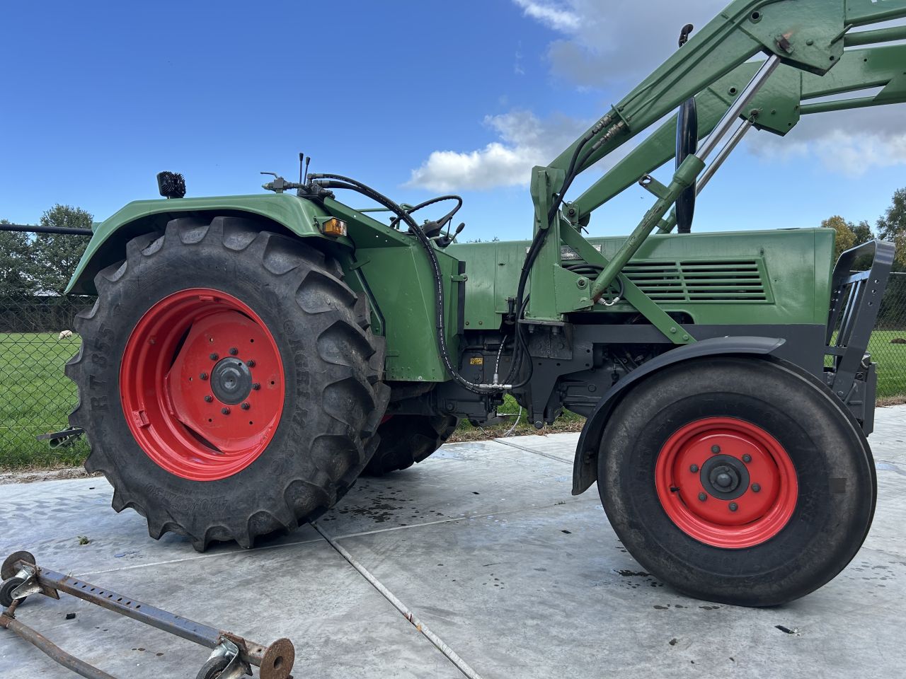 Hele mooie fendt 104S met voorlader (marge)