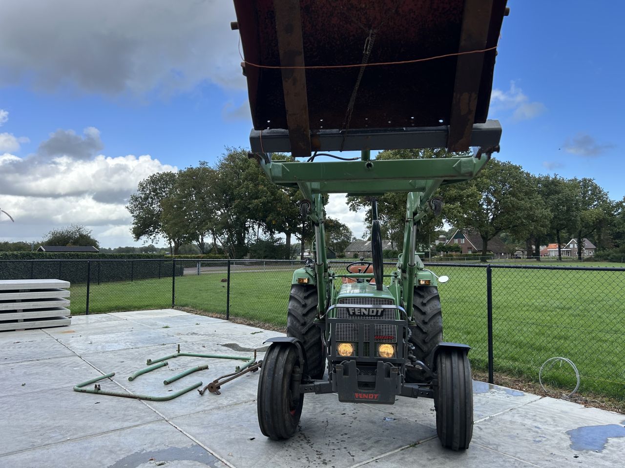 Hele mooie fendt 104S met voorlader (marge)