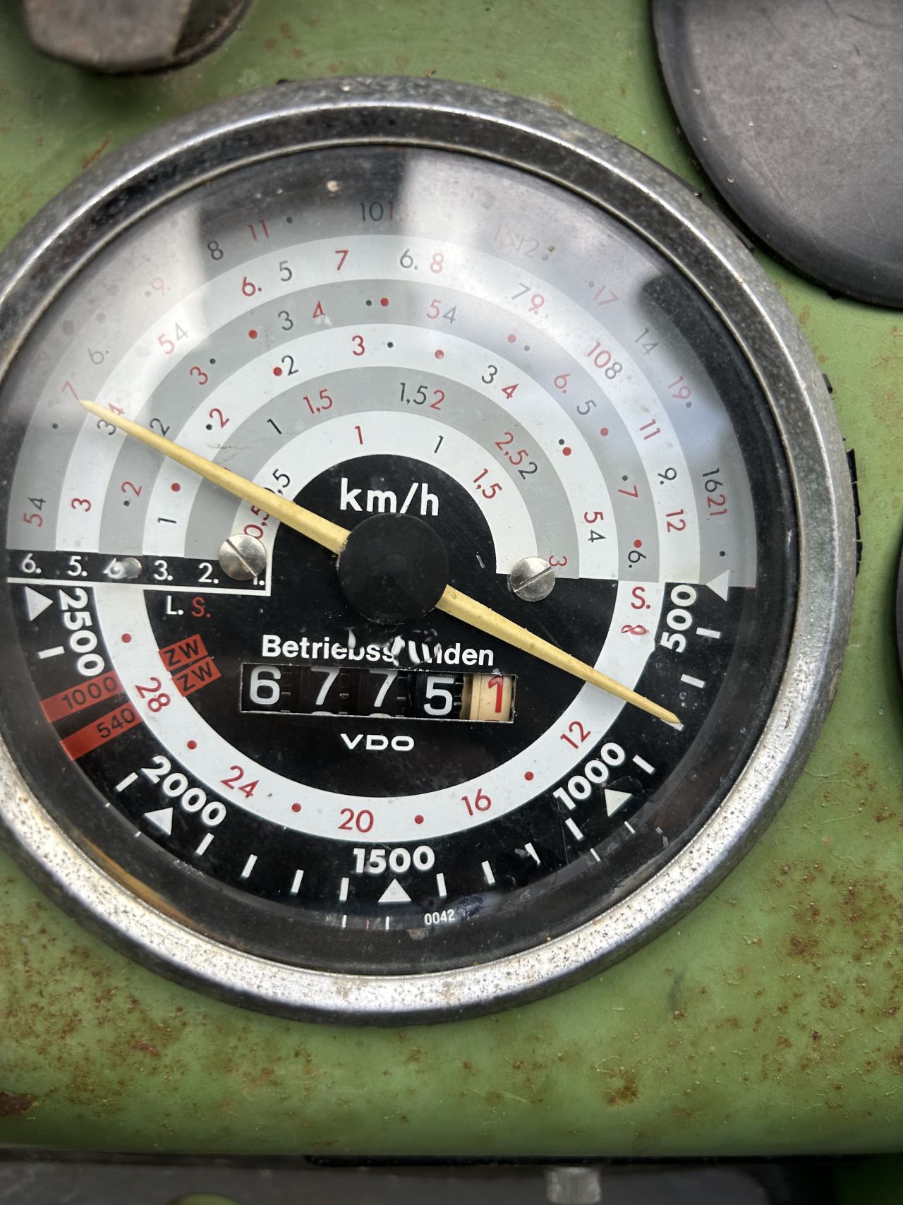 Hele mooie fendt 104S met voorlader (marge)