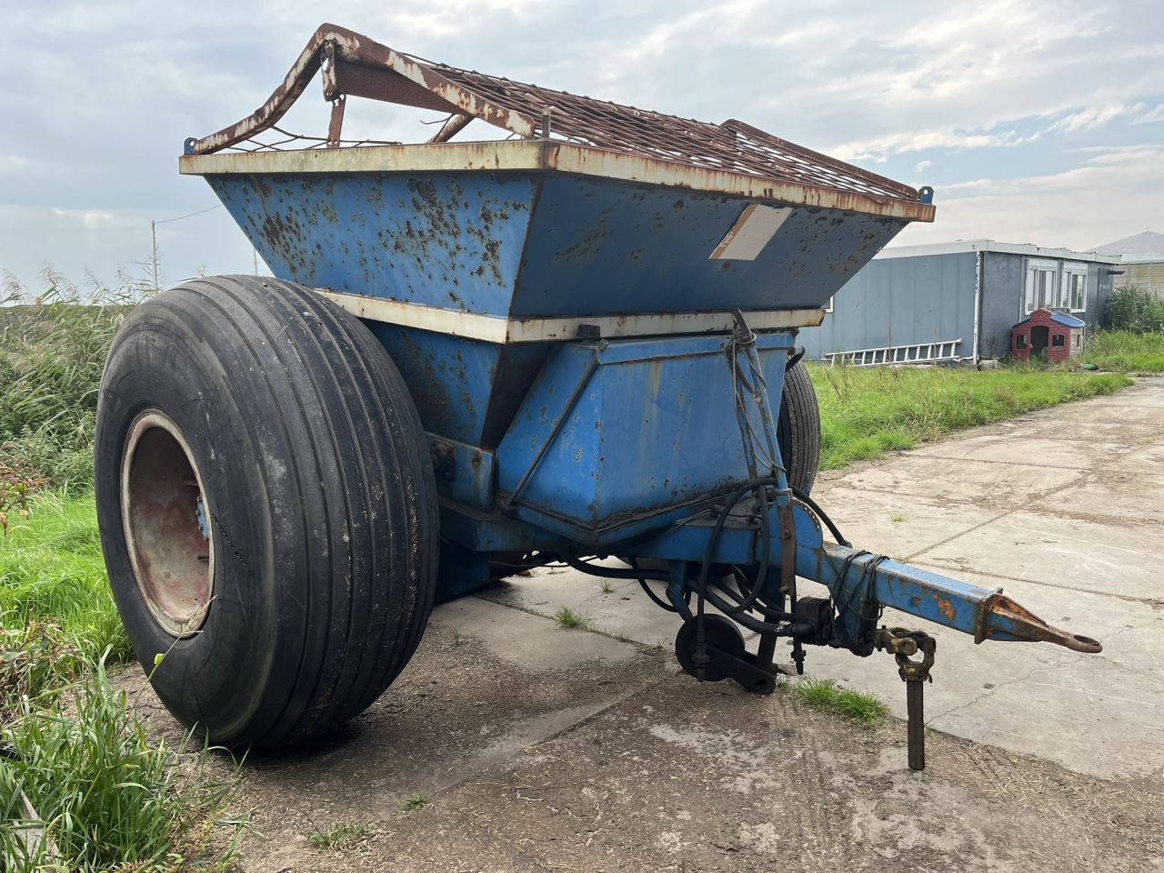 Zand doseerwagen/bezandingsamchine