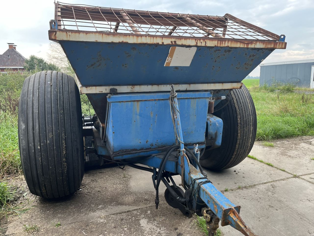 Zand doseerwagen/bezandingsamchine