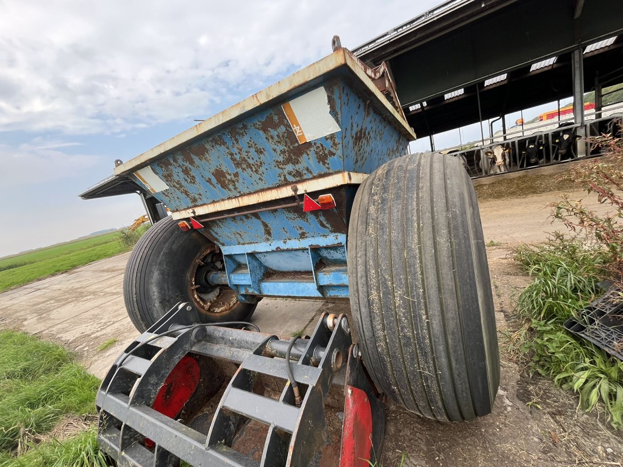Zand doseerwagen/bezandingsamchine
