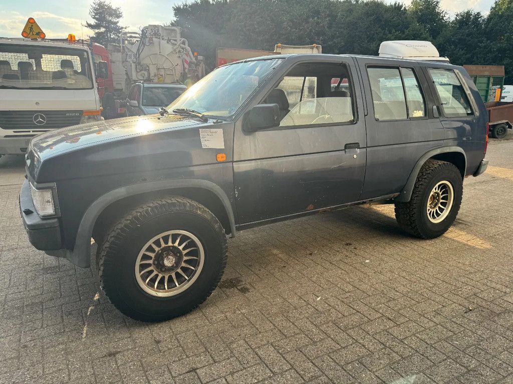 Nissan Terrano **4X4-DIESEL-LONG CHASSIS**