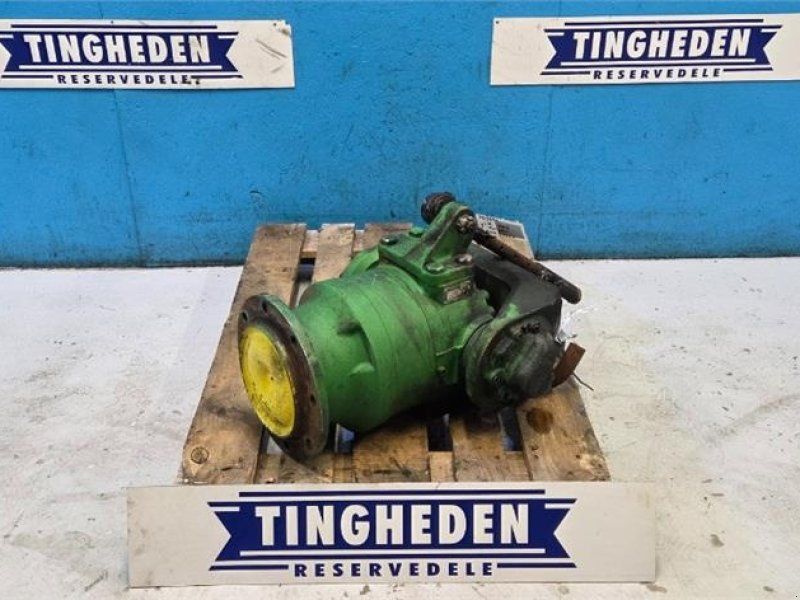 John Deere S690