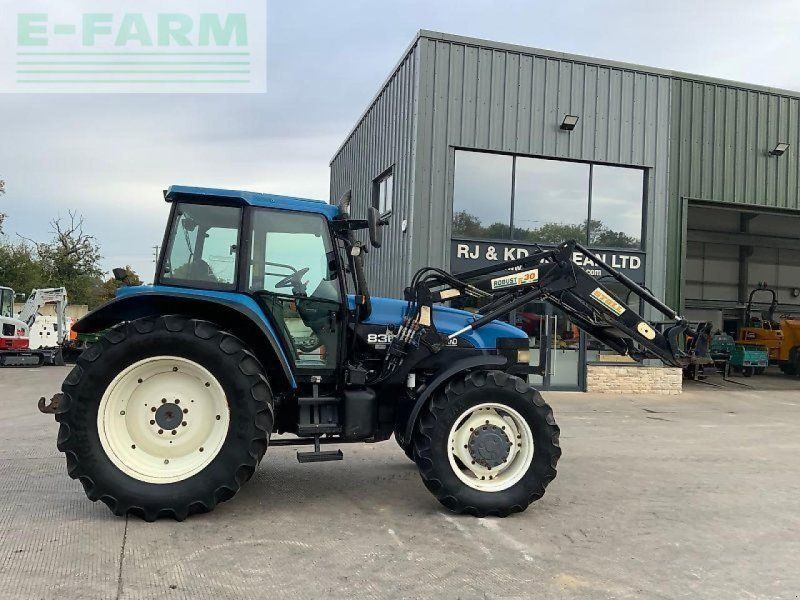New Holland 8360  (st24392)