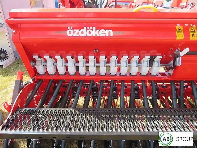 Mechaniczny siewnik zbożowy zaczepiany Pertum-S300 jednotalerzow
