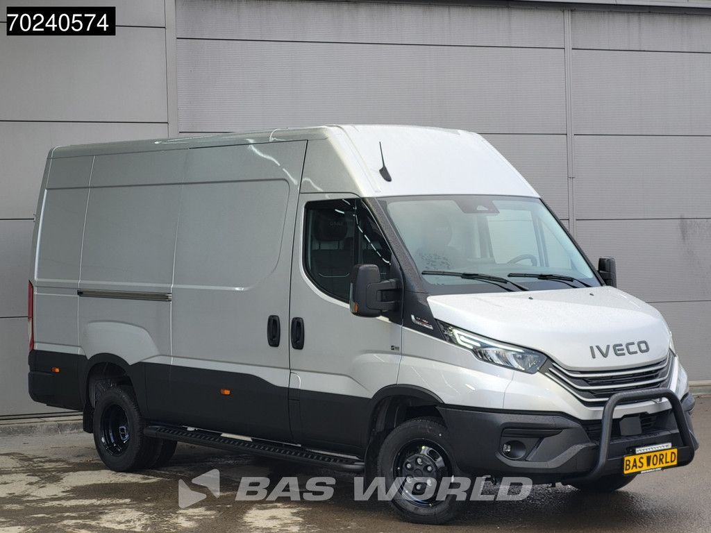 Iveco Daily 35C18 3.0L Black Edition Automaat 180PK L2H2 Dubbellucht 3,5t Trekgewicht ACC LED Navi Camera Parkeersensoren Euro6 L2 12m3 A/C