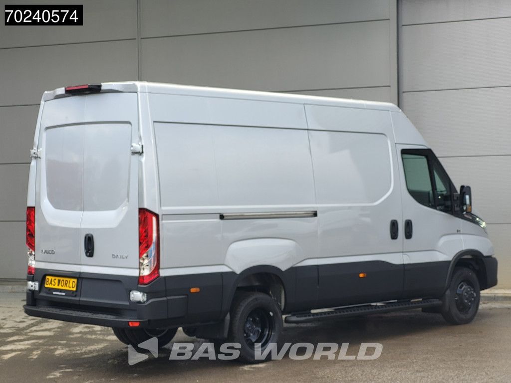 Iveco Daily 35C18 3.0L Black Edition Automaat 180PK L2H2 Dubbellucht 3,5t Trekgewicht ACC LED Navi Camera Parkeersensoren Euro6 L2 12m3 A/C