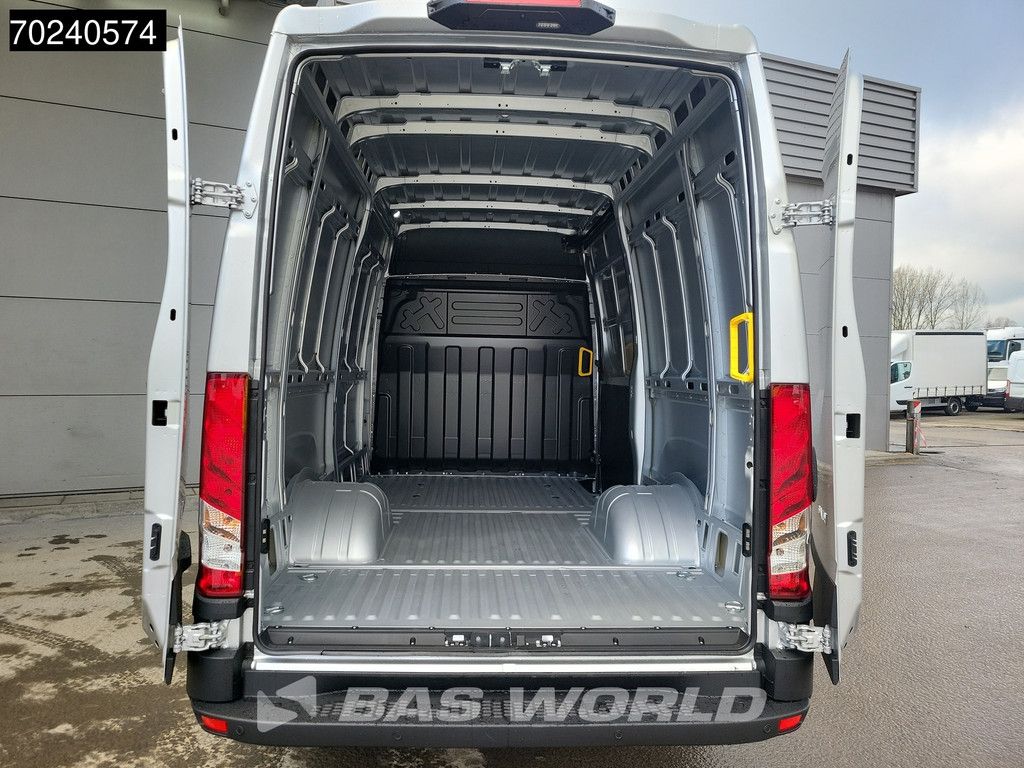 Iveco Daily 35C18 3.0L Black Edition Automaat 180PK L2H2 Dubbellucht 3,5t Trekgewicht ACC LED Navi Camera Parkeersensoren Euro6 L2 12m3 A/C