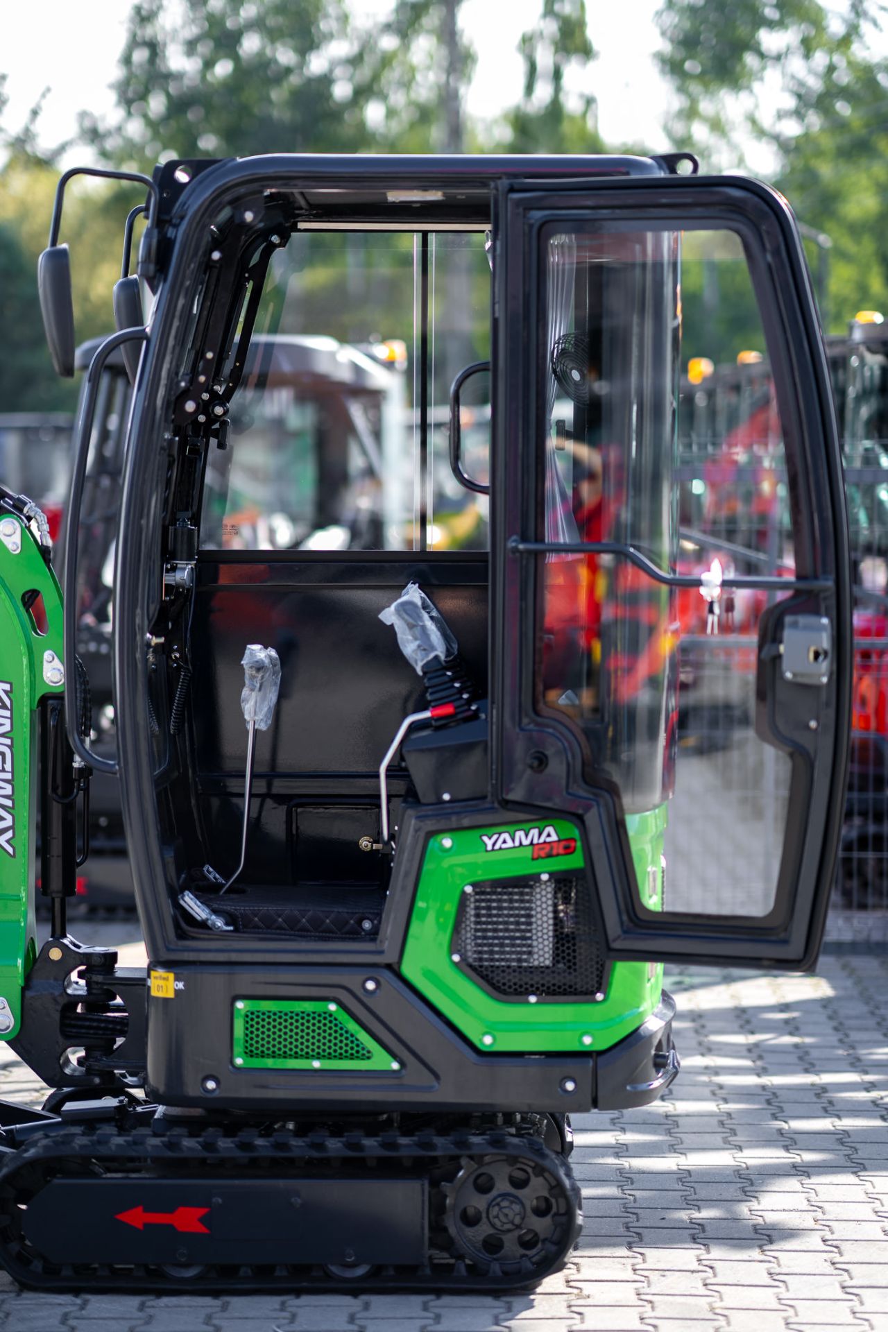 Kingway YAMA R10 Minibagger – mit Kabine, 13,5 PS Benzinmotor
