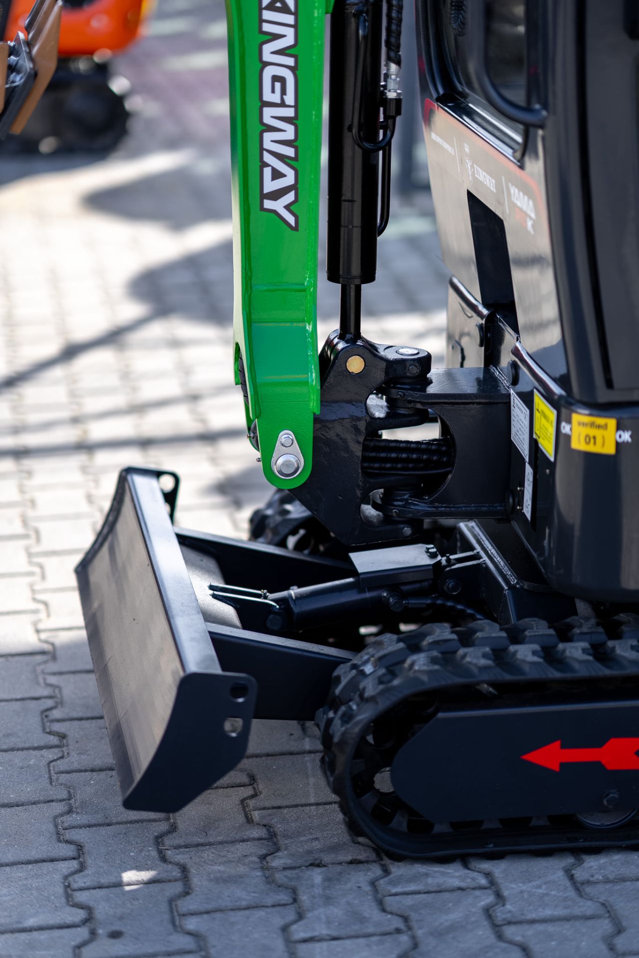 Kingway YAMA R10 Minibagger – mit Kabine, 13,5 PS Benzinmotor