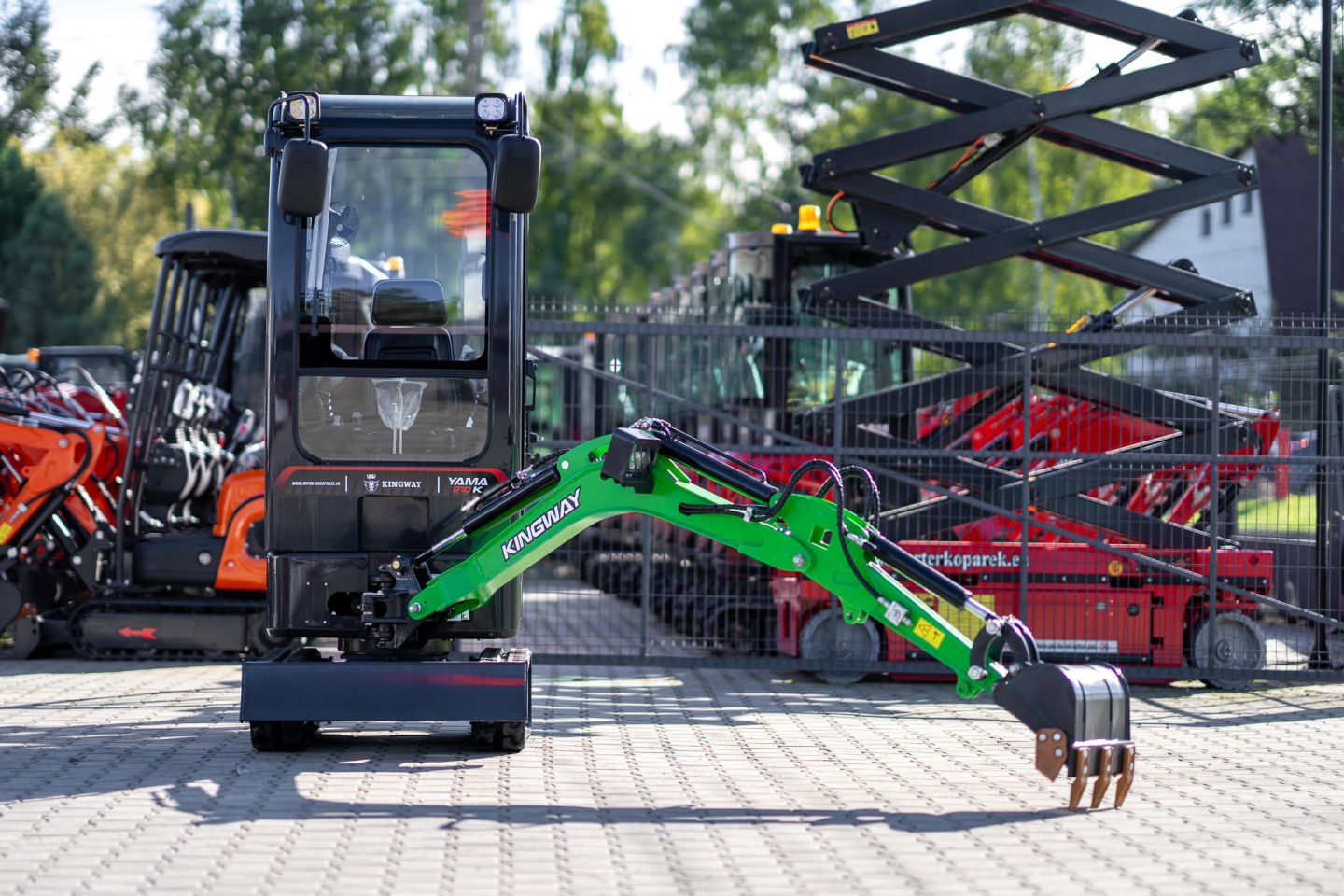 Kingway YAMA R10 Minibagger – mit Kabine, 13,5 PS Benzinmotor