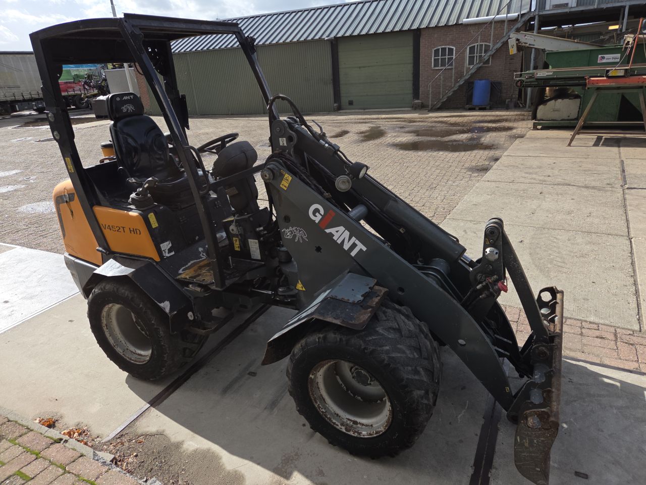 Giant V452T HD