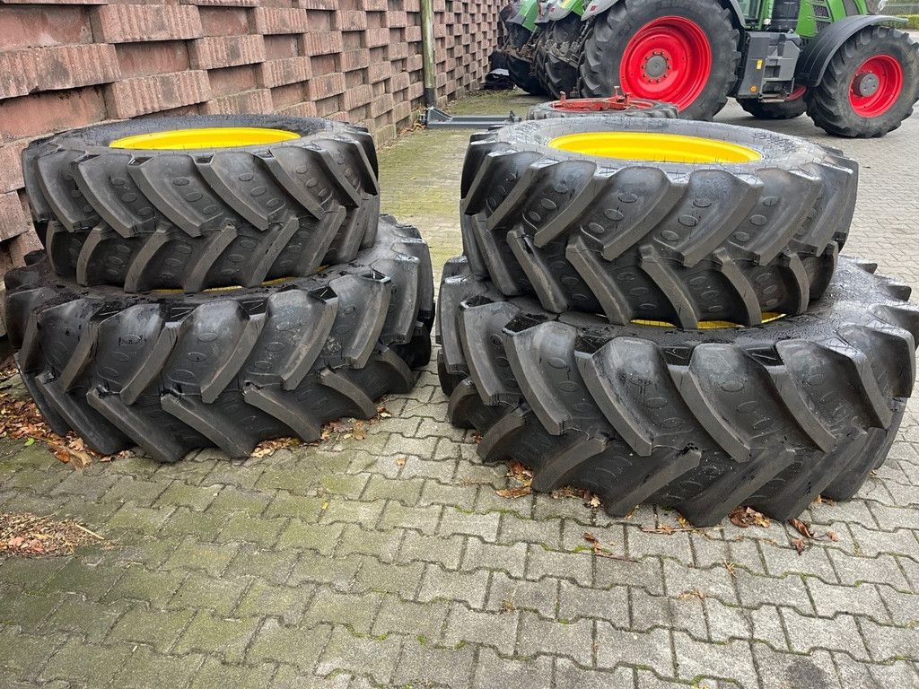 BKT 480/70 - R 28 580/70- R 38 WG4120