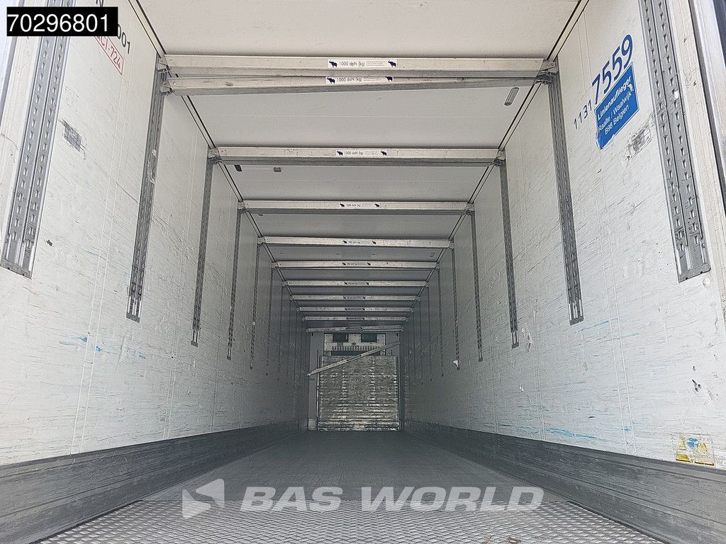 Schmitz SCB*S3B Doppelstock Lift Axle