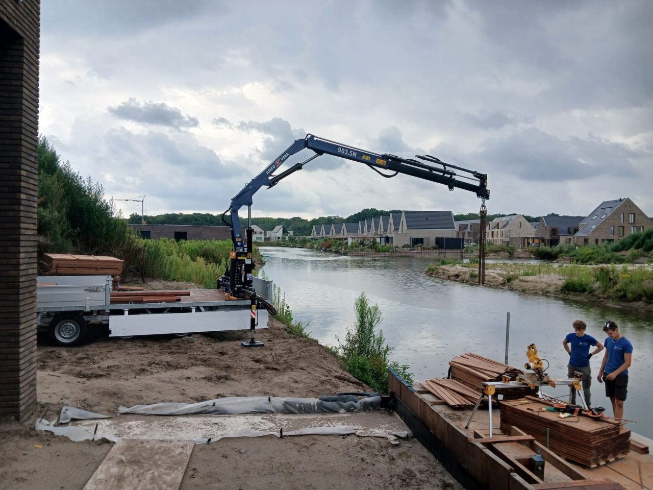 Amco Veba 903 N5 3S laadkraan met afstandsbed op Hulco aanhanger