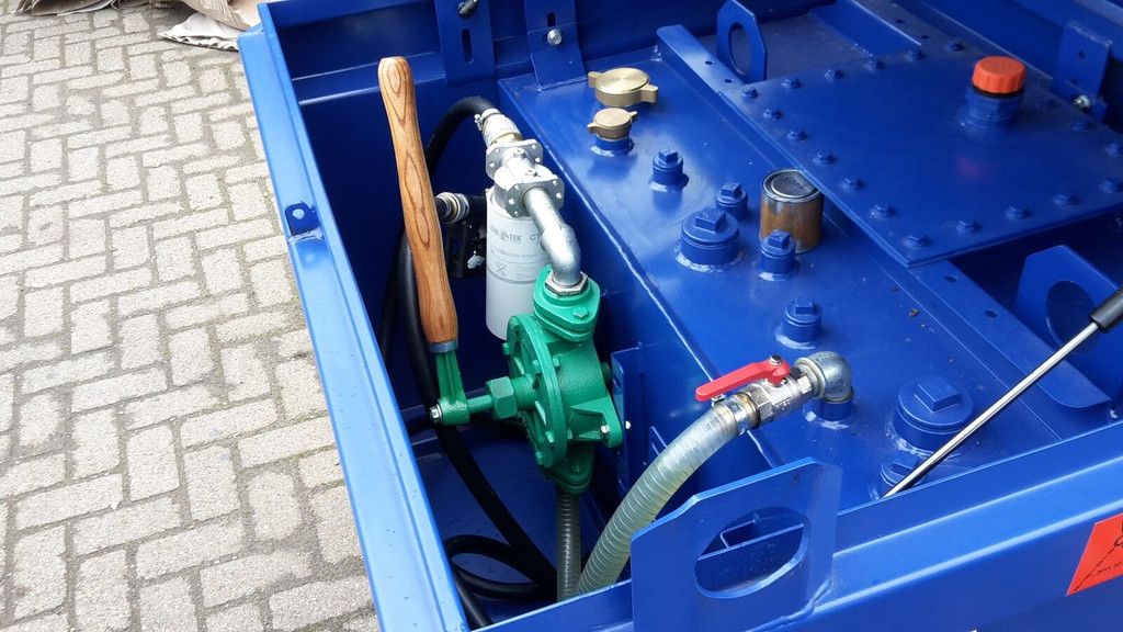 IBC tank met handpomp