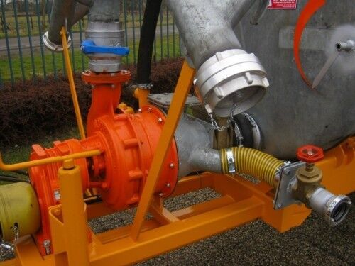 Liquid manure spreader